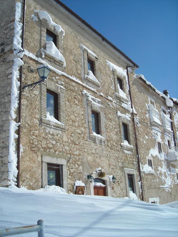 Hotel La Locanda Delle Streghe - Relais Ristorante Burg Castel del Monte Exterior foto