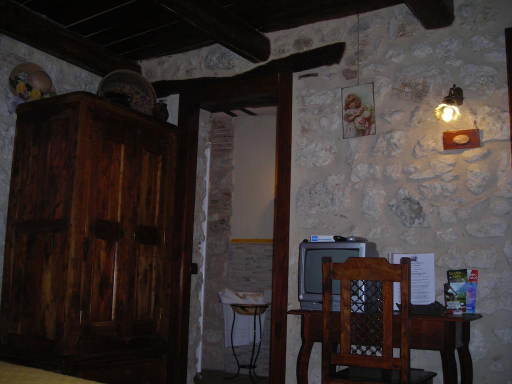 Hotel La Locanda Delle Streghe - Relais Ristorante Burg Castel del Monte Zimmer foto