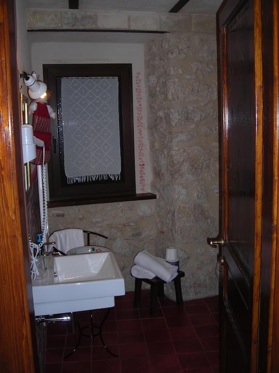 Hotel La Locanda Delle Streghe - Relais Ristorante Burg Castel del Monte Exterior foto
