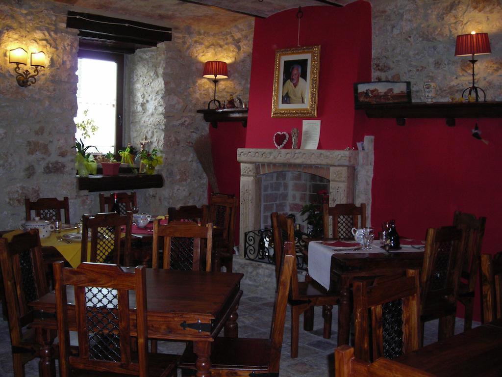 Hotel La Locanda Delle Streghe - Relais Ristorante Burg Castel del Monte Exterior foto